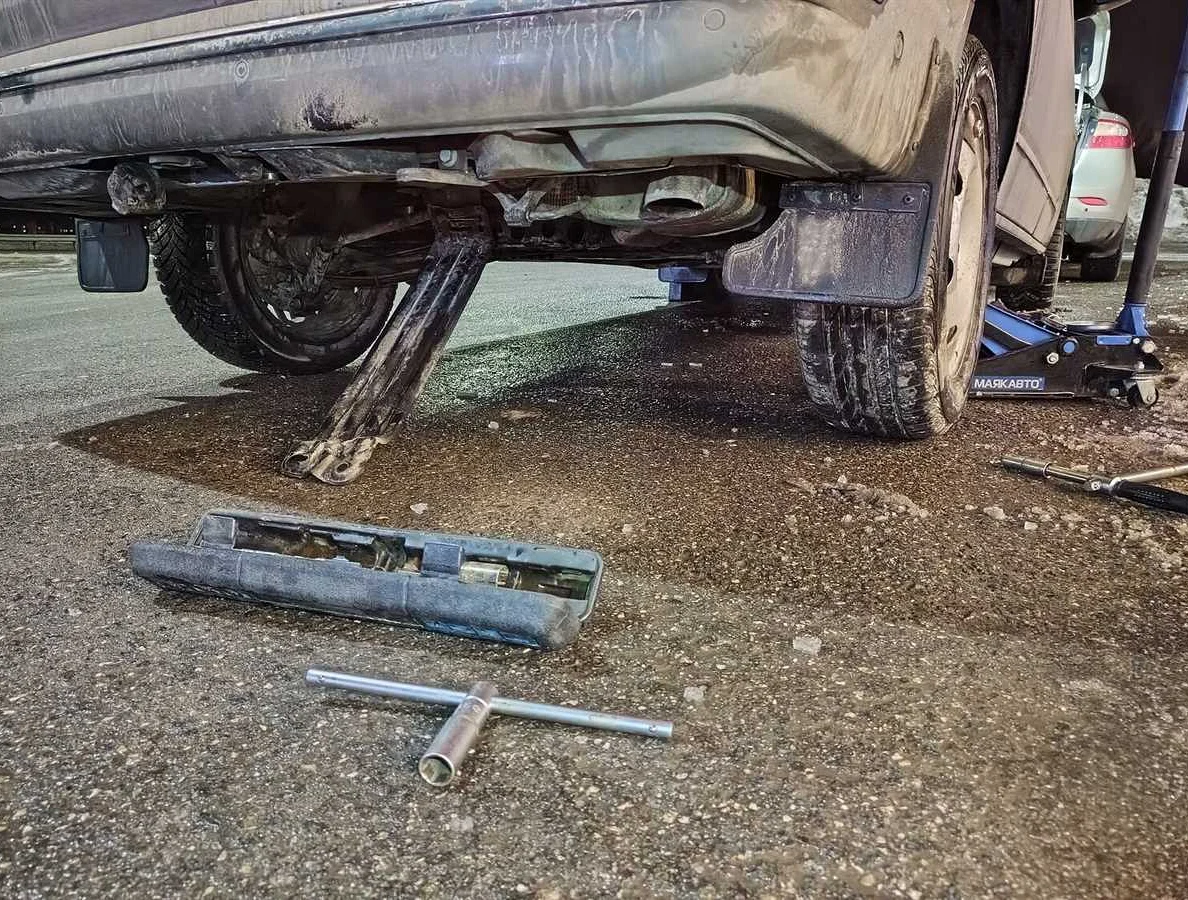 Как правильно домкратить Рав 4 подкатным домкратом: пошаговая инструкция