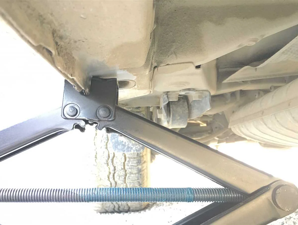 Как правильно домкратить Рав 4 подкатным домкратом: пошаговая инструкция