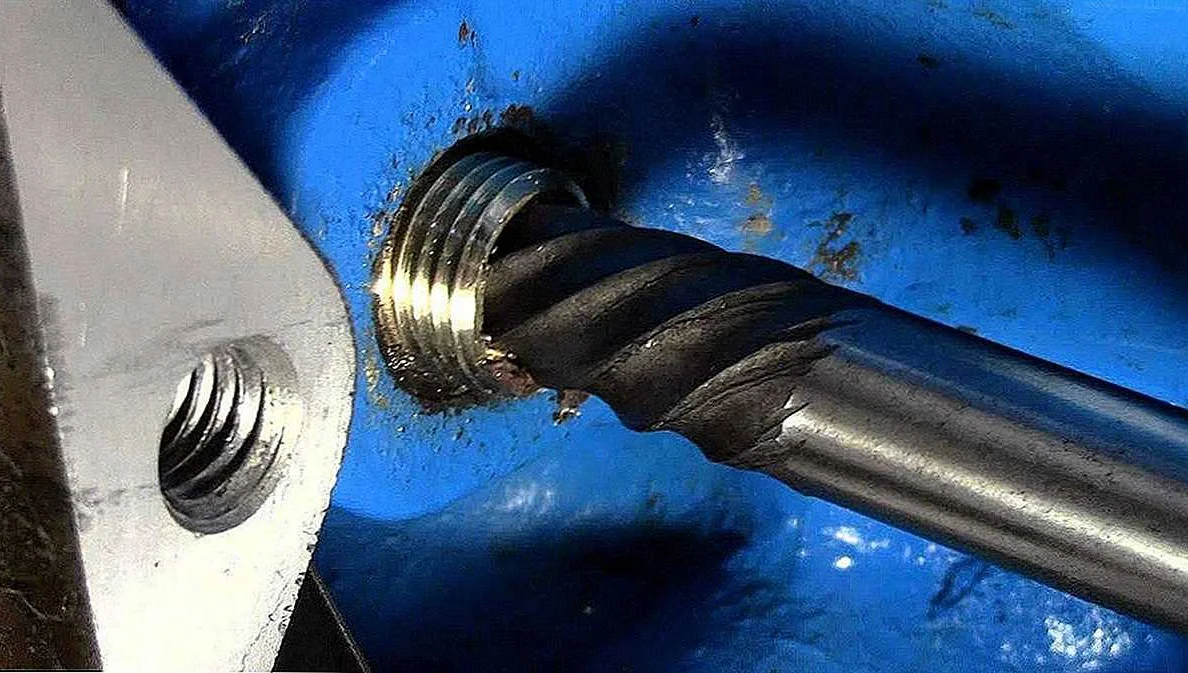 Как без проблем выкрутить болт на фиксаторе резьбы: советы и рекомендации