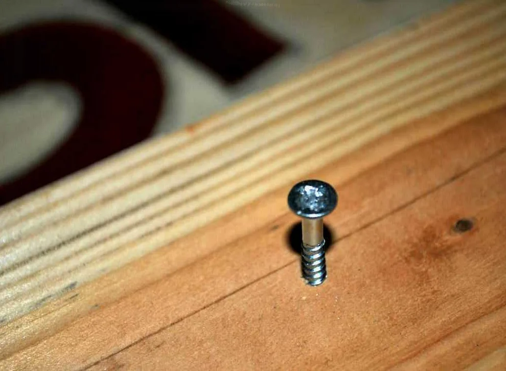 Как легко выкрутить пробку с сорванными внутренними гранями ...