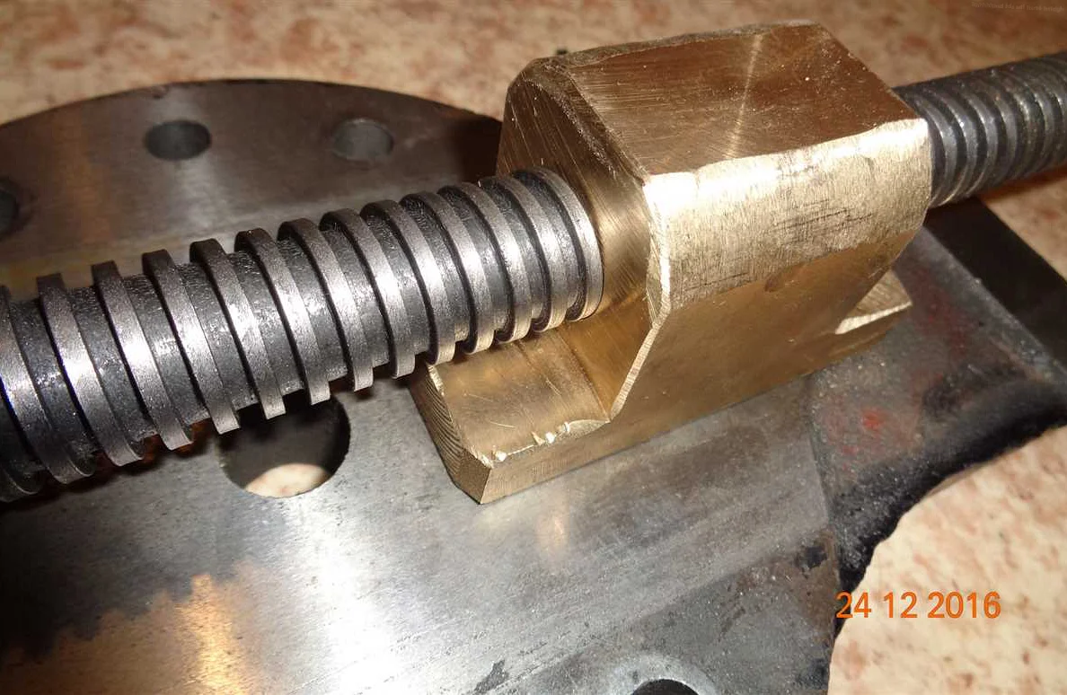 Какая резьба у тисков: виды и особенности